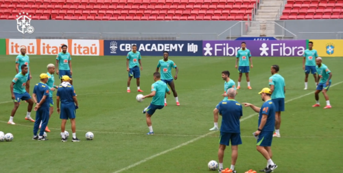 A Seleção Brasileira realizou na manhã desta segunda-feira (24) o último treino antes da partida contra a Argentina.
