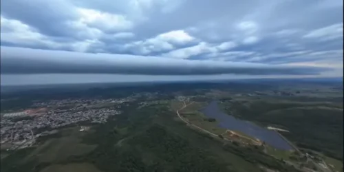 Nuvem rolo chama atenção de moradores de Santana do Livramento neste Sábado