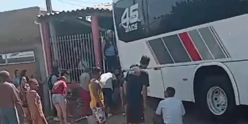 Pai e filha morrem atropelados por ônibus desgovernado em Sapucaia do Sul