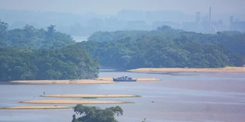 Em Porto Alegre, calor extremo aumenta tamanho e volume de bancos de areia na região do Arquipélago