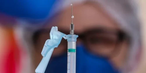 Pais que não vacinarem filhos contra a Covid-19 podem ser multados, decide STJ