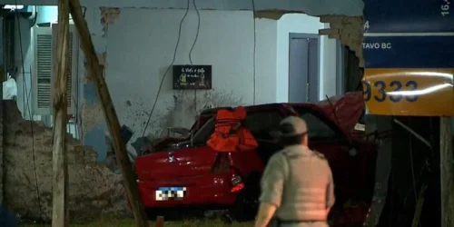 Irmãs morrem após colisão de veículo contra casa em São Leopoldo