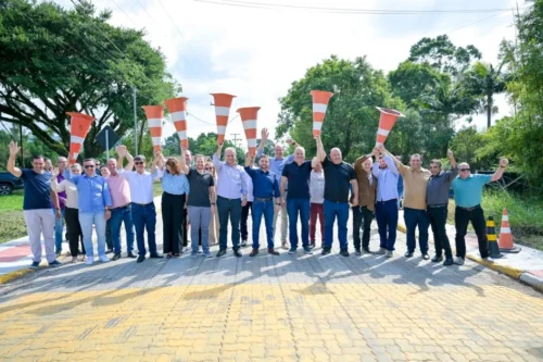 Gabriel Souza inaugura estrada com recursos do Estado em Terra de Areia