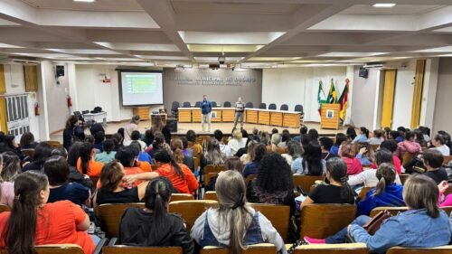 PROFESSORES E FUNCIONÁRIOS DAS ESCOLAS MUNICIPAIS DE OSÓRIO PARTICIPAM DE PALESTRAS DA BRIGADA MILITAR SOBRE PREVENÇÃO À VIOLÊNCIA ESCOLAR