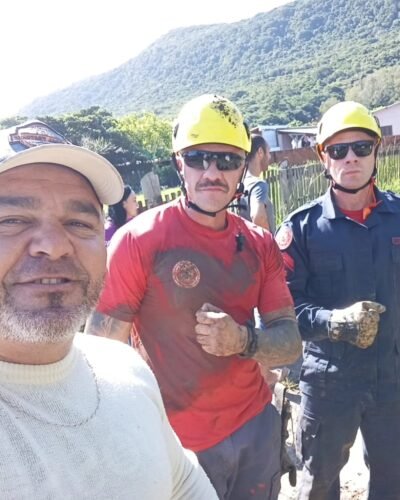 Cavalo atolado em valo é resgatado em operação que mobilizou bombeiros e vereador em Osório 3 491236201 9251603144937997 1706942650028732262 n