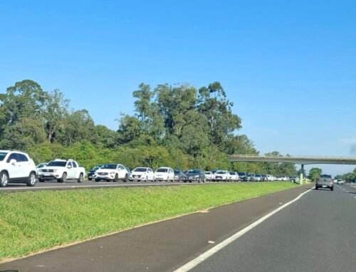 Freeway (BR-290) apresenta movimento intenso no sentido Porto Alegre – Litoral Norte, especialmente nas proximidades de Glorinha e Osório.