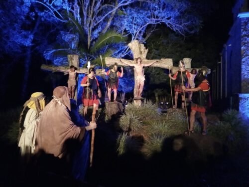 VIA SACRA NO MORRO DA BORÚSSIA REÚNE UM GRANDE PÚBLICO E EMOCIONA FIÉIS