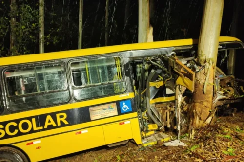 Quatro crianças ficam feridas em acidente com ônibus escolar em Marcelino Ramos
