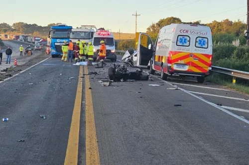Acidente com carro e caminhão deixa quatro mortos na BR-386 3 5243866 6131f98b8ac636d