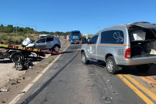 Acidente com carro e caminhão deixa quatro mortos na BR-386 2 5243932 acb9ebc6b47bfad