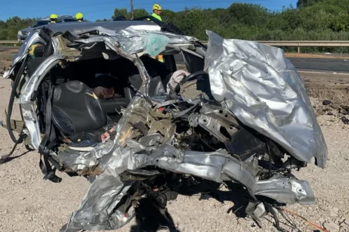 Acidente com carro e caminhão deixa quatro mortos na BR-386