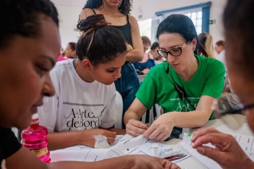 Corsan e Instituto Aegea oferecem capacitação gratuita em bordado em pedrarias para mulheres