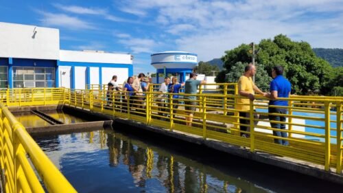 Corsan mostra tratamento de água e esgoto a professores e estudantes da Escola Rural