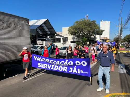 Servidores Municipais de Osório realizam manifestação por reposição salarial e contra medidas propostas pelo executivo
