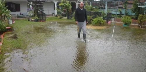 Água inunda terrenos e casas em Cidreira após temporal