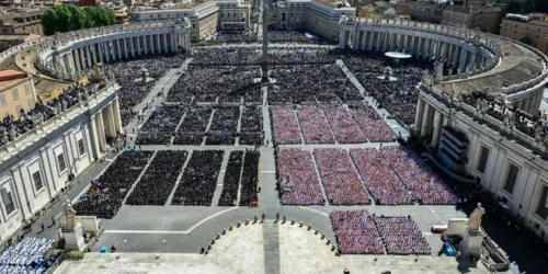 Pelo menos 200 mil pessoas participam do funeral do papa Francisco, anuncia o Vaticano