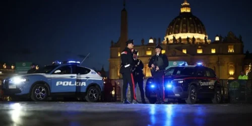 Caixão de papa Francisco é fechado e velório termina no Vaticano