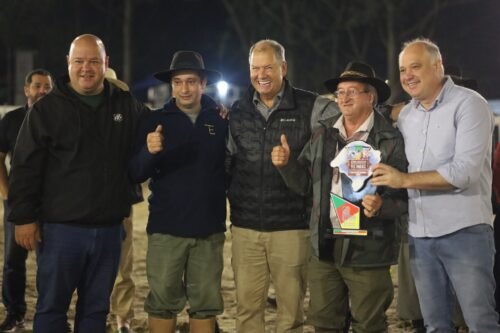 HOMENAGENS MARCARAM NOITE DE ABERTURA DO XVIII RODEIO CRIOULO INTERNACIONAL DE IMBÉ