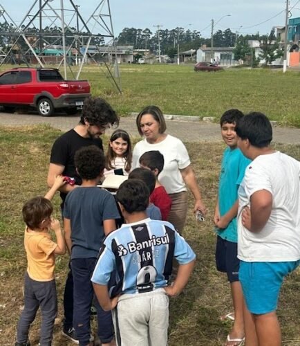 CRIANÇAS E ADOLESCENTES RELATAM O QUE DESEJAM PARA A NOVA PRAÇA NATURALIZADA DO BAIRRO MEDIANEIRA EM OSÓRIO