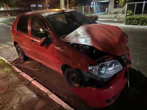Colisão entre veículos derruba muro de residência no centro de Osório 2 500701369 9582668991831409 7161971211716902090 n