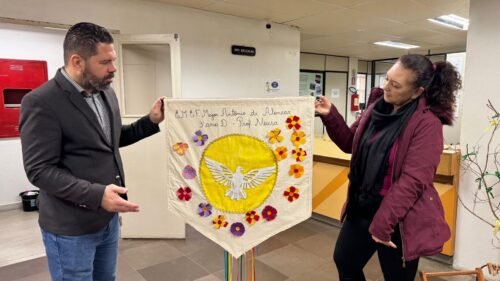 ESTANDARTES ALUSIVOS À FESTA DO DIVINO SÃO PRODUZIDOS POR ALUNOS DA REDE MUNICIPAL E ENFEITAM PONTOS DA CIDADE