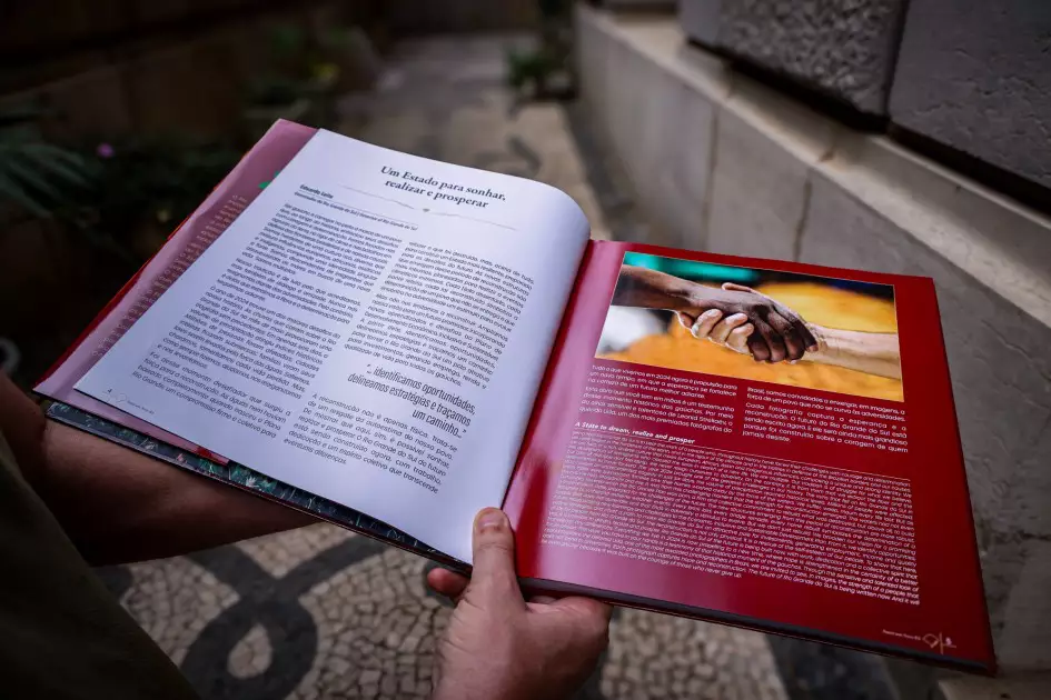 Livro reúne fotos e depoimentos sobre a reconstrução do Rio Grande do Sul 1 Foto Mauro Nascimento Secom