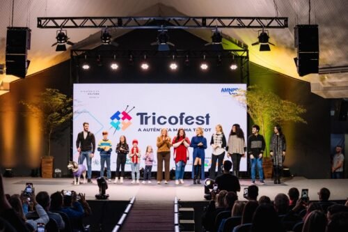 Tricofest 2025 inicia com grande público e inédito desfile de tendências do tricot