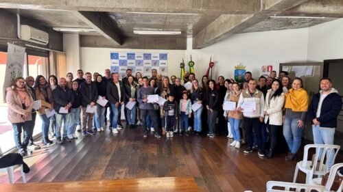 PREFEITO DE OSÓRIO ASSINA DECRETO QUE VIABILIZA O PROJETO EDUCAR OSÓRIO E ENTREGA CERTIFICADOS DE RECONHECIMENTO A EMPRESAS E VOLUNTÁRIOS