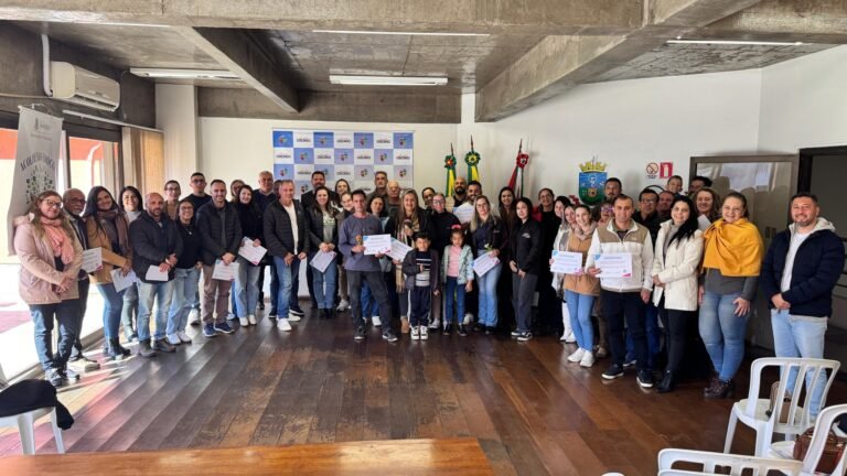 PREFEITO DE OSÓRIO ASSINA DECRETO QUE VIABILIZA O PROJETO EDUCAR OSÓRIO E ENTREGA CERTIFICADOS DE RECONHECIMENTO A EMPRESAS E VOLUNTÁRIOS 1 503826257 1132117985623434 1885296020211809358 n