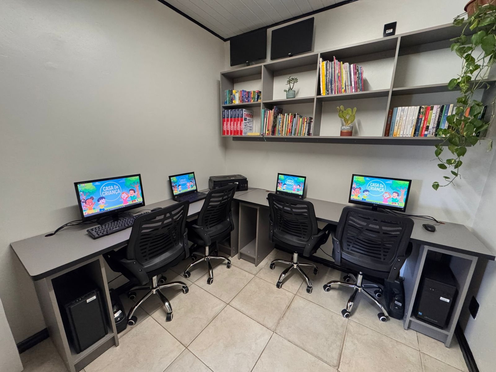 CASA DA CRIANÇA E DO ADOLESCENTE DO MUNICÍPIO DE OSÓRIO GANHA SALA DE ESTUDOS COM DOAÇÕES DO ROTARY E CÂMARA DE VEREADORES