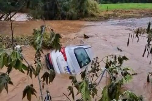 Em uma hora, três carros caem da mesma ponte na Região Norte do Rio Grande do Sul