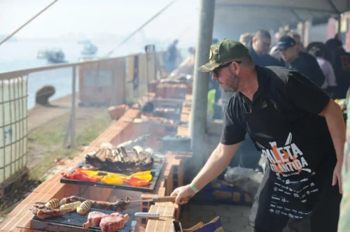 Maior assado do mundo na capital do churrasco: Paleta Atlântida reúne mais de 15 mil pessoas no Cais Mauá 4 DSC 1227