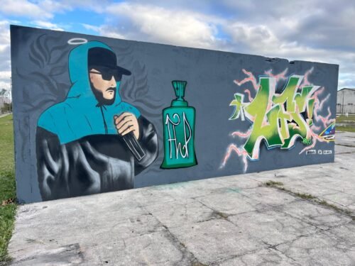 Amigos prestam emocionante homenagem a Felipe Silva dos Santos com arte em grafite na praça do bairro Albatroz, em Osório