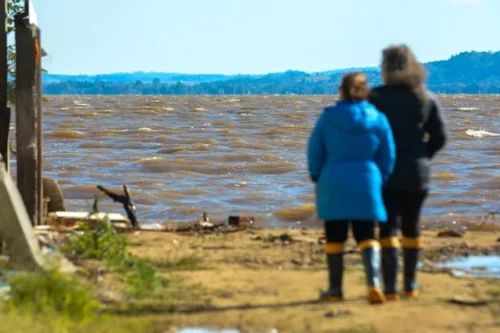 Vento Sul mantém Guaíba represado e clima de melancolia no Extremo Sul de Porto Alegre 3 IMG 7582