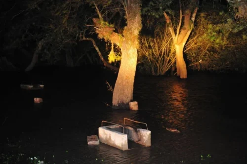 Vento forte faz Guaíba avançar sobre orla na zona Sul de Porto Alegre 4 LamiFA06