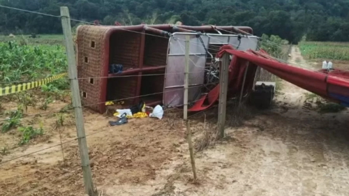 Balão com 33 pessoas cai no interior de SP e grávida morre