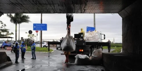 Dmae inicia fechamento da comporta 12 em Porto Alegre