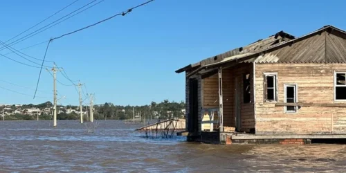 Novo episódio de chuva excessiva poderá agravar enchente no RS