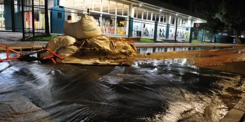 Guaíba transborda no Cais Navegantes e continua a subir em Porto Alegre