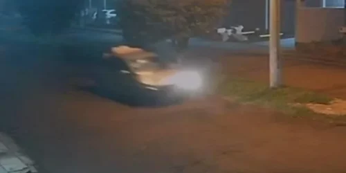 Motorista atropela mulher e segue trajeto para casa com vítima presa no teto do carro em Giruá