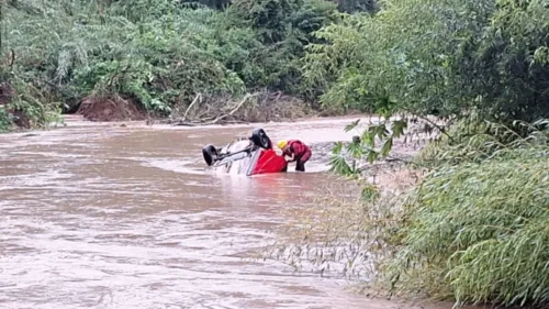 Encontrado carro com o corpo de mulher levado pela correnteza em Candelária