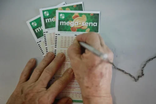 Aposta do RS acerta seis dezenas e ganha R$ 45 milhões na Mega-Sena; veja números sorteados