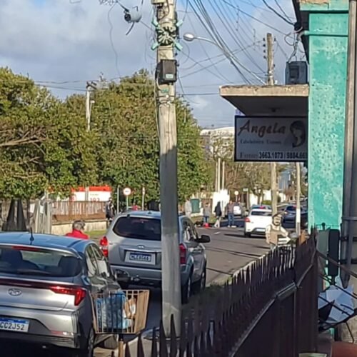 Acidente entre Carro e Bicicleta Motorizada deixa idosa ferida no Centro de Osório