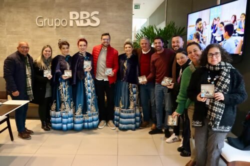 Prefeito, Vice-prefeito, Secretário de Turismo e as Soberanas da 33ª Festa Nacional do Peixe e a equipe da Assessoria de Comunicação estiveram na sede do Grupo RBS, em Porto Alegre