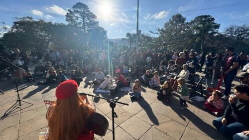 BRIQUE DAS CARRETAS LOTA A PRAÇA COM ATIVIDADES DE LAZER E BANCAS DIVERSIFICADAS EM OSÓRIO