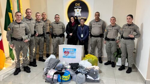 SECRETARIA DE ASSISTÊNCIA SOCIAL E HABITAÇÃO RECEBE DOAÇÃO PARA A CAMPANHA DO AGASALHO DA ESCOLA DE FORMAÇÃO E ESPECIALIZAÇÃO DE SOLDADOS DE OSÓRIO