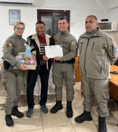 Após 33 anos de serviço, Tenente Moreira encerra carreira na Brigada Militar com homenagem no 8º BPM