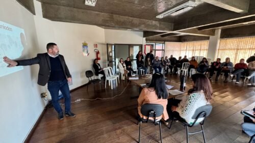 ESCOLAS DE EDUCAÇÃO INFANTIL CONVENIADAS PARTICIPAM DE REUNIÃO COM A SECRETARIA DE EDUCAÇÃO E VEREADORES