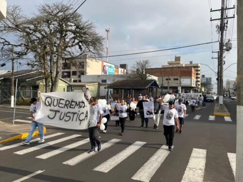 Passeata em Osório homenageia Mauren da Silva e pede Justiça por Tragédia no Trânsito 4 518970551 9935108846587420 2705033553431632495 n