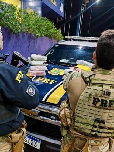 PRF prende três traficantes com 23 quilos de cocaína em Osório